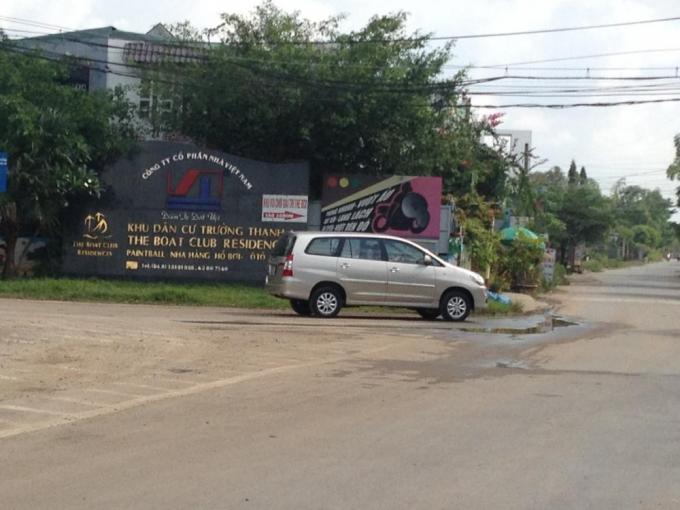Bán gấp lô đất ngay góc MT Phước Thiện - Nguyễn Xiển, SHR, xay dựng tự do, giá 410tr/100m2 1576145