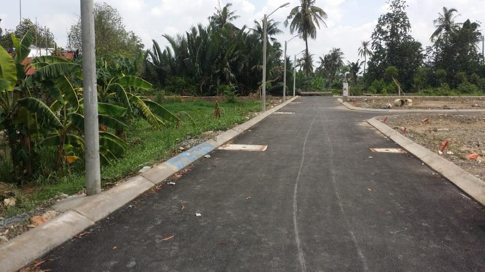Bán đất ngã tư Bình Phước, giá rẻ 12,5 triệu/m2. LH: 0906338387