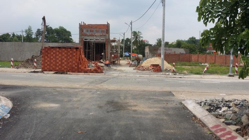 Bán đất ngã tư Bình Phước, giá rẻ 12,5 triệu/m2. LH: 0906338387